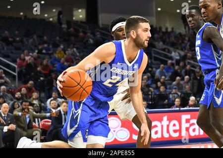 Chicago, Illinois, États-Unis. 22 janvier 2020. Creighton Bluejays Guard Mitch Ballock (24) conduisant au panier pendant le match de basket-ball de conférence NCAA Big East entre DePaul vs Creighton à Wintrust Area à Chicago, Illinois. Dean Reid/Csm/Alay Live News Banque D'Images