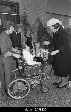 Beatrix ouvre Vogelweyde, bâtiment de la fondation pour aider les patients spastiques Date: 7 octobre 1976 mots clés: Patients, ouvertures, princesses, fondations Nom personnel: Beatrix, princesse Banque D'Images