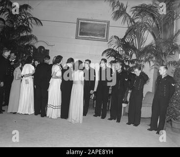 Assaut à Den Helder Annotation: L'Assaut est un Gala annuel de plusieurs jours pour les officiers de marine en formation à l'Institut Royal Marine (KIM) à Den Helder Date: 13 décembre 1947 lieu: Den Helder mots clés: Midiarmen, parties, marine Banque D'Images