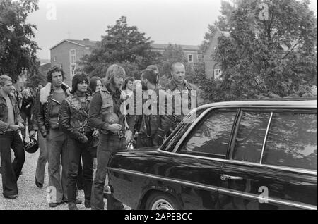 Obsèques de Hells Angels à Nieuwe Oostercdôn à Amsterdam Date: 27 juin 1974 lieu: Amsterdam, Noord-Holland mots clés: Obsèques Nom personnel: Hells Angels Banque D'Images