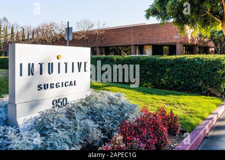 22 janvier 2020 Sunnyvale / CA / USA - siège Chirurgical Intuitif dans la Silicon Valley; Intuitive Surgical Inc. Est une société américaine qui se développe Banque D'Images