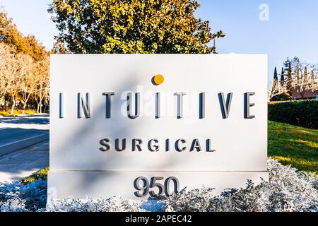 22 janvier 2020 Sunnyvale / CA / USA - siège Chirurgical Intuitif dans la Silicon Valley; Intuitive Surgical Inc. Est une société américaine qui se développe Banque D'Images