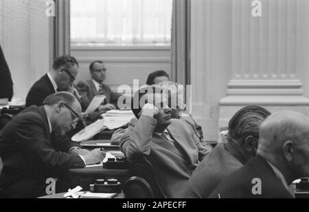 Traitement à la 2ème chambre sur le droit des prestations pour enfants. Aperçu de la 2ème chambre au nom du débat Date : 27 juin 1961 lieu : la Haye, Zuid-Holland Nom de l'institution : Maison Banque D'Images