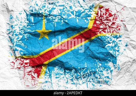 Le drapeau national de la République démocratique du Congo est peint sur du papier froissé. Drapeau imprimé sur la feuille. Image drapeau pour la conception sur des flyers, annonce Banque D'Images