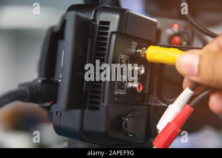Côté arrière du caméraman vidéo photograp prise à la scène, et de l'équipement de production d'événements séminaire concept Banque D'Images