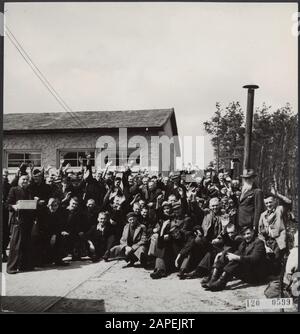 Alimentation: Wageningen Description: Libération Du Camp Amersfoort. Tous les prisonniers du camp Amersfoort sont prêts à rentrer chez eux Date: Mai 1945 lieu: Amersfoort, Utrecht (province) mots clés: Libération, camps de concentration, prisonniers Banque D'Images