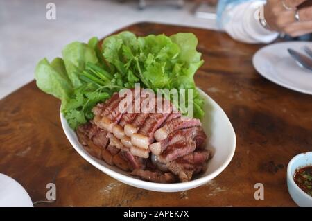 Une délicatesse de renommée mondiale de Sakon Nakhon , Thaïlande . PON Yang Kham Steak de bœuf grillé au BaijakCoffeeAndSteakHouse Banque D'Images