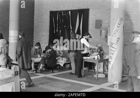 Profession Tilburg University of Applied Sciences dans la salle de l'Université Karel Marx Printing House Date : 30 avril 1969 mots clés : professions, universités Banque D'Images