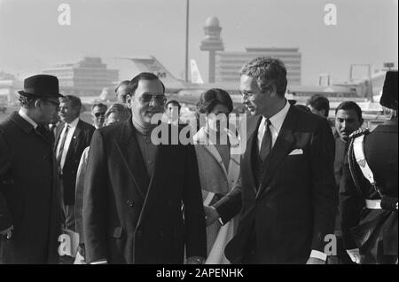 Visitez le Premier ministre Rajiv Gandhi de l'Inde; le Premier ministre Gandhi a accueilli le ministre Van der Broek à Schiphol Date: 25 octobre 1985 lieu: Noord-Holland, Schiphol mots clés: Visites des premiers ministres, Nom personnel: Broek, Hans van der Banque D'Images