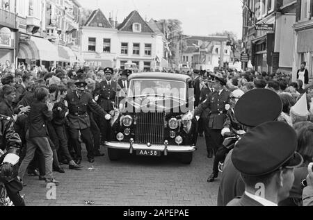 Visite de Zwolle par princesse Beatrix et Claus Date: 9 septembre 1965 lieu: Overijssel, Zwolle mots clés: Visites Nom personnel: Beatrix, princesse, Claus, prince Banque D'Images