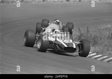 Grand Prix 68 Zandvoort. Numéro 10 John Surtees, Numéro 11 Lucien Bianchi, Numéro 12 Jackie Ickx /.; Banque D'Images