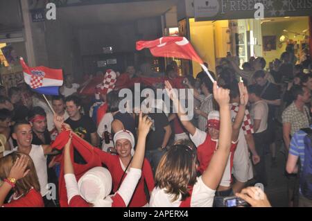 Kroatische und Türkische Fußballlfans feiern gemeinsam à Wien-Ottakring, Euro 2008 Vienne - Euro 2008, Vienne Banque D'Images