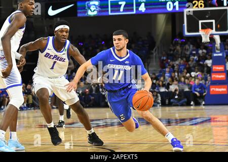 Chicago, Illinois, États-Unis. 22 janvier 2020. Creighton Bluejays Guard Marcus Zegarowski (11) se rendre au panier pendant le match de basket-ball de conférence NCAA Big East entre DePaul vs Creighton à Wintrust Area à Chicago, Illinois. Dean Reid/Csm/Alay Live News Banque D'Images