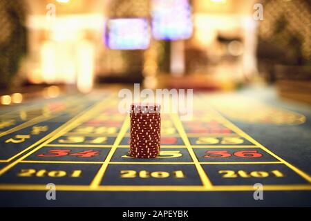 Jetons de roulette sur une table de jeu dans un casino. Banque D'Images