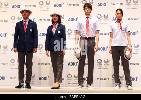Modèles pose, 23 JANVIER 2020 : les organisateurs des Jeux olympiques et paralympiques de Tokyo de 2020 et son commanditaire AOKI Holdings présentent les uniformes officiels techniques des Jeux olympiques et paralympiques de Tokyo de 2020 à Tokyo, au Japon. Crédit: AFLO SPORT/Alay Live News Banque D'Images