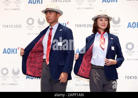 Modèles pose, 23 JANVIER 2020 : les organisateurs des Jeux olympiques et paralympiques de Tokyo de 2020 et son commanditaire AOKI Holdings présentent les uniformes officiels techniques des Jeux olympiques et paralympiques de Tokyo de 2020 à Tokyo, au Japon. Crédit: AFLO SPORT/Alay Live News Banque D'Images