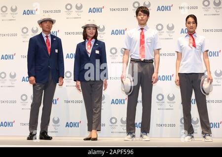 Modèles pose, 23 JANVIER 2020 : les organisateurs des Jeux olympiques et paralympiques de Tokyo de 2020 et son commanditaire AOKI Holdings présentent les uniformes officiels techniques des Jeux olympiques et paralympiques de Tokyo de 2020. Crédit: AFLO SPORT/Alay Live News Banque D'Images