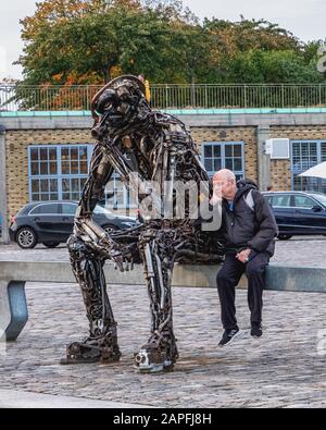 La sculpture Visonary mondiale réalisée à partir de ferraille par THEZINKER, Kim Michael encourage le partage d'idées, de buts et de visons, Copenhague, Danemark Banque D'Images