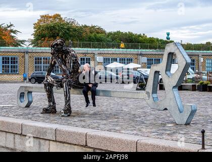 La sculpture Visonary mondiale réalisée à partir de ferraille par THEZINKER, Kim Michael encourage le partage d'idées, de buts et de visons, Copenhague, Danemark Banque D'Images