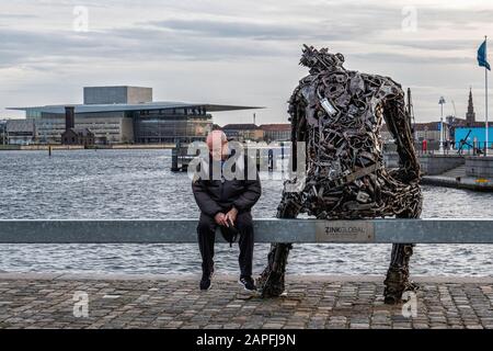 La sculpture Visonary mondiale réalisée à partir de ferraille par THEZINKER, Kim Michael encourage le partage d'idées, de buts et de visons, Copenhague, Danemark Banque D'Images