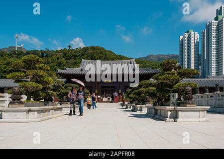 Hongkong, Chine - Novembre 2019: Entrée de la Nunnery Chi Lin, un grand temple bouddhiste à Hong Kong Banque D'Images