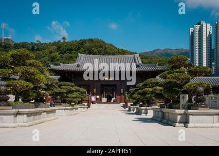 Hongkong, Chine - Novembre 2019: Entrée de la Nunnery Chi Lin, un grand temple bouddhiste à Hong Kong Banque D'Images