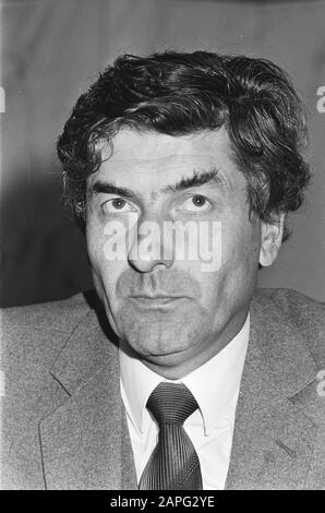 Conseil du Parti de l'ADC à Rotterdam dans le cadre des élections de chambre; 13: Bukman (président du parti), kop, 14, 15, 16: Ruud Lubbers, kop Date: 3 juillet 1982 lieu: Rotterdam, Zuid-Holland mots clés: Conseils du parti Banque D'Images