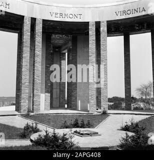 Mémorial du Mardasson, le mémorial de guerre des États-Unis à Bastogne, Belgique Description: Centre du monument de l'architecte Georges Dedoyard; sur les architectes les noms des états de l'Utah, du Vermont et de la Virginie Date: 1956 lieu: Bastogne, Belgique mots clés: Monuments Banque D'Images