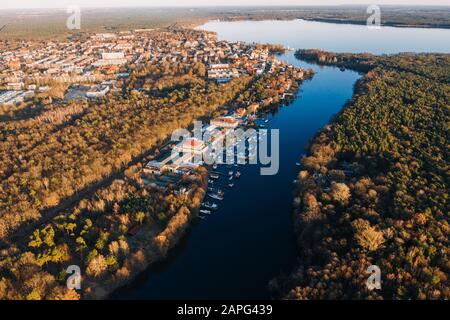 Panorama drone photo du Muggelsee Berlin au lever du soleil Banque D'Images