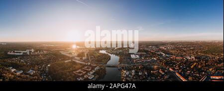 Panorama drone photo de la vieille ville Kopenick Berlin au lever du soleil Banque D'Images