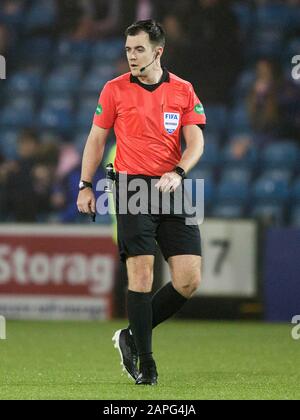 Faites le match de l'arbitre Don Robertson lors du match de rugby écossais Ladbrokes à Kilmarnock. Banque D'Images