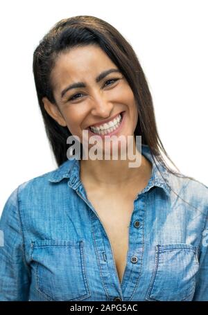 Passeport photo de la femme adulte d'Amérique latine mûre isolée sur fond blanc pour être découpée Banque D'Images