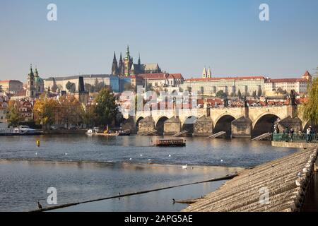 Pont Charles Et Château De Prague, Prague, Bohême, République Tchèque, Europe Banque D'Images