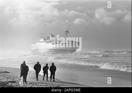 Navire chinois Wan Chun bloqué à IJmuiden Date: 13 novembre 1972 lieu: IJmuiden mots clés: Ships, Beaches Nom de l'établissement: WAN Chun Banque D'Images
