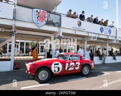 Ferrari GT (voiture Carrera Pamamerica) participant à la Levant Cup Goodwood Revival 2015 Banque D'Images