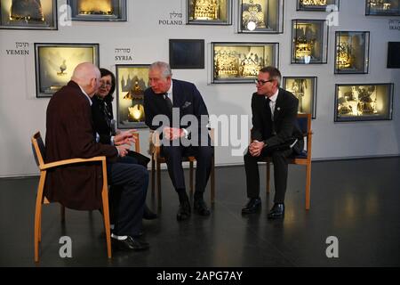 Le prince de Galles parle avec George Shefi (à gauche) et Marta Wise (à la deuxième gauche) lors d'une réception pour les survivants britanniques de l'Holocauste au Musée israélien de Jérusalem le premier jour de sa visite en Israël et dans les territoires palestiniens occupés. Photo PA. Date De L'Image: Jeudi 23 Janvier 2020. Voir l'histoire de PA ROYAL Charles. Le crédit photo doit lire : Neil Hall/PA Wire Banque D'Images