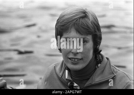 Championnats de club canoë sur Bosbaan; Ans Stormink gagnant K1, titre Date: 14 septembre 1975 mots clés: Canoes, gagnants Banque D'Images