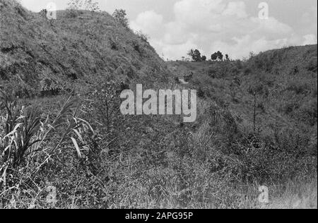 Transfert de commandement de Infantry IX par Le Major Van Ham au Commandant Cornet de 5-10 R.I. Description: Collection Photo Collection Service For Army Contacts Indonésie, Numéro De Photon 1573-2-1 Date: 27 Mars 1948 Lieu: Indonésie, Antilles Orientales Néerlandaises, Sumatra Banque D'Images