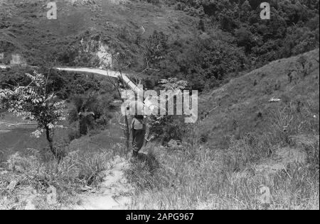 Transfert de commandement de Infantry IX par Le Major Van Ham au Commandant Cornet de 5-10 R.I. Description: Collection Photo Collection Service For Army Contacts Indonésie, Photon Numéro 1573-4-2 Date: 27 Mars 1948 Lieu: Indonésie, Hollandais East Indies, Sumatra Banque D'Images