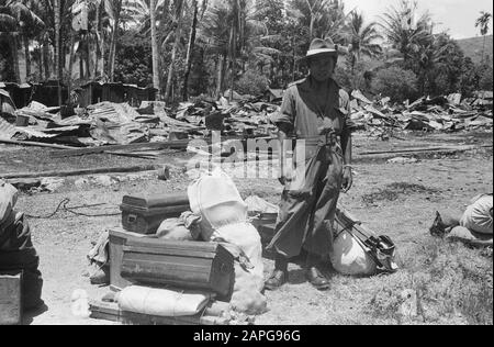 Transfert de commandement de Infantry IX par Le Major Van Ham au Commandant Cornet de 5-10 R.I. Description: Collection Photo Collection Service For Army Contacts Indonésie, Numéro De Photon 1573-3-2 Date: 27 Mars 1948 Lieu: Indonésie, Antilles Orientales Néerlandaises, Sumatra Banque D'Images