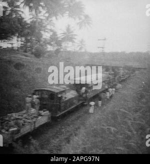 Tour à travers Java Ouest par les Hussars de Boreel, A.O. radio car (voiture de cinéma) Description: Collection photo collection Service pour les contacts de l'armée Indonésie, photo numéro 15762 Date: 13 Mars 1948 lieu: Indonésie, Pays-Bas East Indies Banque D'Images