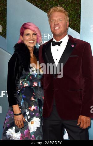 19 janvier 2020, Los Angeles, CA, États-Unis: Los ANGELES - JAN 19: Avril Hutchonson, Jake Busey au 26ème Screen Actors Guild Awards au Shrine Auditorium le 19 janvier 2020 à Los Angeles, CA (Credit image: © Kay Blake/ZUMA Wire) Banque D'Images