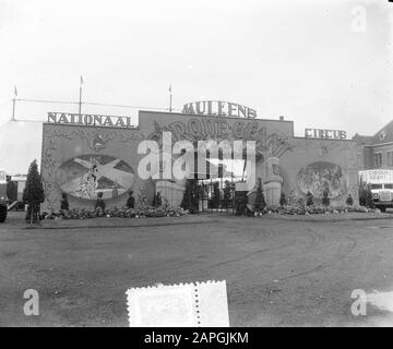 Circus Mulsens in Amsterdam Build-up tente Date: 21 août 1953 lieu: Amsterdam, Noord-Holland mots clés: Bâtiment, tentes Nom de l'établissement: Circus Mulsens Banque D'Images