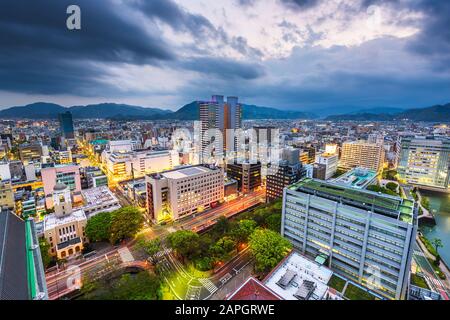 Ville de Shizuoka, ville du centre-ville du Japon la nuit. Banque D'Images