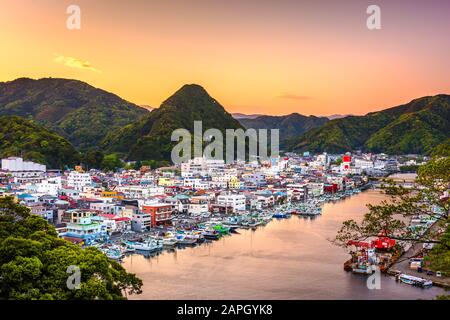 Shimoda, Japon ville Skyline au crépuscule sur la péninsule d'Izu. Banque D'Images