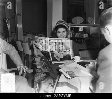 Arrivée Vanja Orico (Star brésilienne du film) Annotation: Elle était connue du film O Cacangeiro, lauréate du Festival de Cannes et a agi en 1954 dans la production de films ouest-allemande Conchita und der Ingenieur Date: 7 février 1954 mots clés: Arrivées, actrices, stars du film Nom personnel: Orico, Vanja Banque D'Images