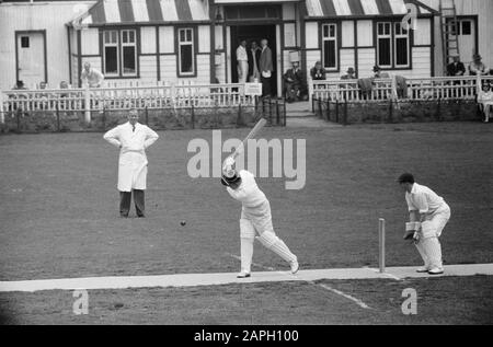 Cricket HCC II vs. Rouge et blanc Date : 15 mai 1960 mots clés : Cricket Nom De La Personne : HCC II Banque D'Images