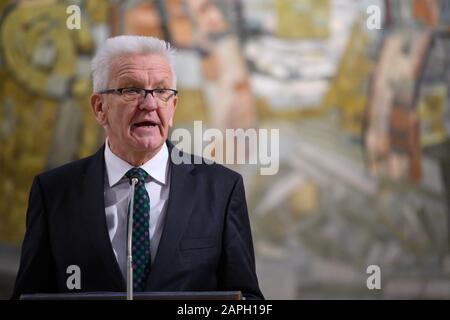 Stuttgart, Allemagne. 23 janvier 2020. Winfried Kretschmann (Bündnis 90/Die Grünen), Premier ministre du Bade-Wurtemberg, parle lors d'un service commémoratif commémorant le 75ème anniversaire de l'exécution du président du Württemberg Eugen Bolz. Il a été exécuté par les socialistes nationaux en 1945 à Berlin-Plötzensee. Crédit: Sebastian Gollnow/Dpa/Alay Live News Banque D'Images