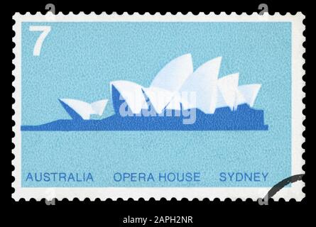 AUSTRALIE - VERS 1973 : timbre-poste utilisé d'Australie, représentant une illustration de l'Opéra de Sydney en Australie, vers 1973. Isolé sur Banque D'Images