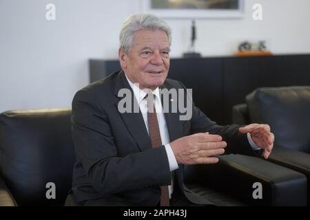 Berlin, Allemagne. 23 janvier 2020. Joachim Gauck, ancien président fédéral, lors d'une entrevue avec dpa. Crédit: Jörg Carstensen/Dpa/Alay Live News Banque D'Images
